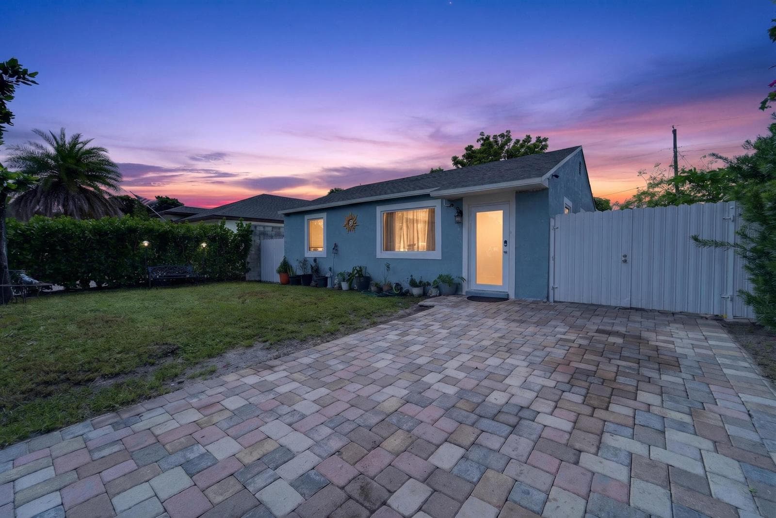 946 Mcintosh Street, West Palm Beach FL 33405 - West Palm Beach, FL - Photo 1