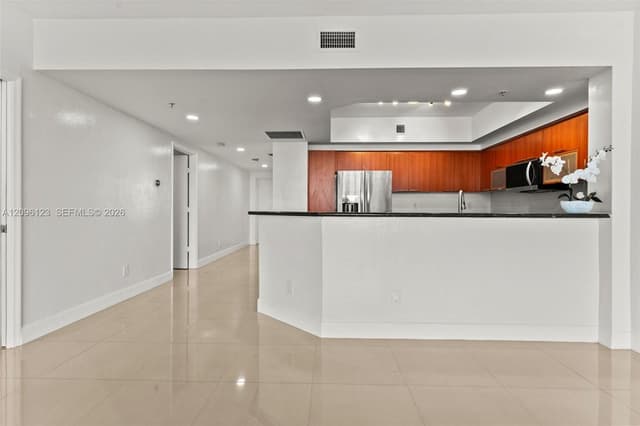 14951 Royal Oaks Ln # 2008, North Miami FL 33181 - North Miami, FL - Photo 4