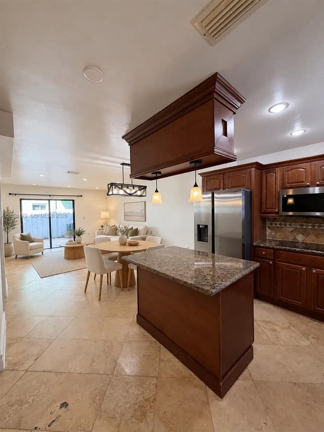 2375 W 74th St # 6, Hialeah FL 33016 - Hialeah, FL - Photo 5