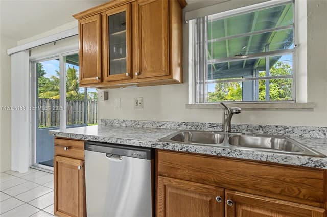 6201 NW 9th Ct, Margate FL 33063 - Margate, FL - Photo 5