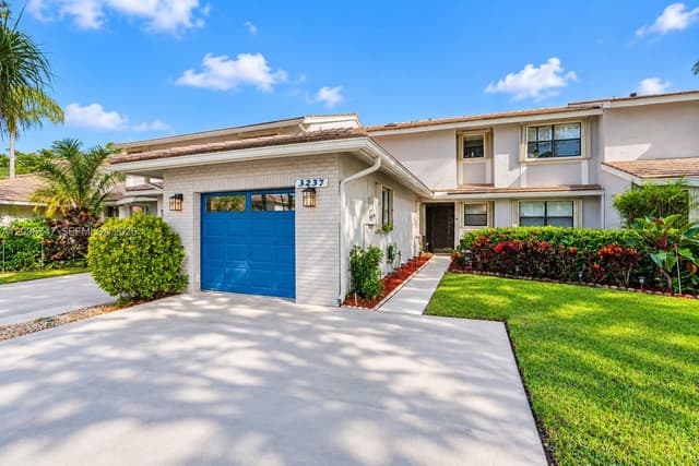 3237 Deer Creek Lake Shore Dr, Deerfield Beach FL 33442 - Deerfield Beach, FL - Photo 2