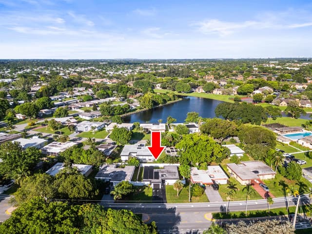 6408 Brookwood Boulevard, Tamarac FL 33321 - Tamarac, FL - Photo 2