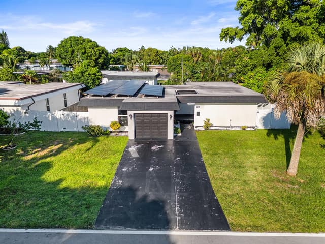 6408 Brookwood Boulevard, Tamarac FL 33321 - Tamarac, FL - Photo 6