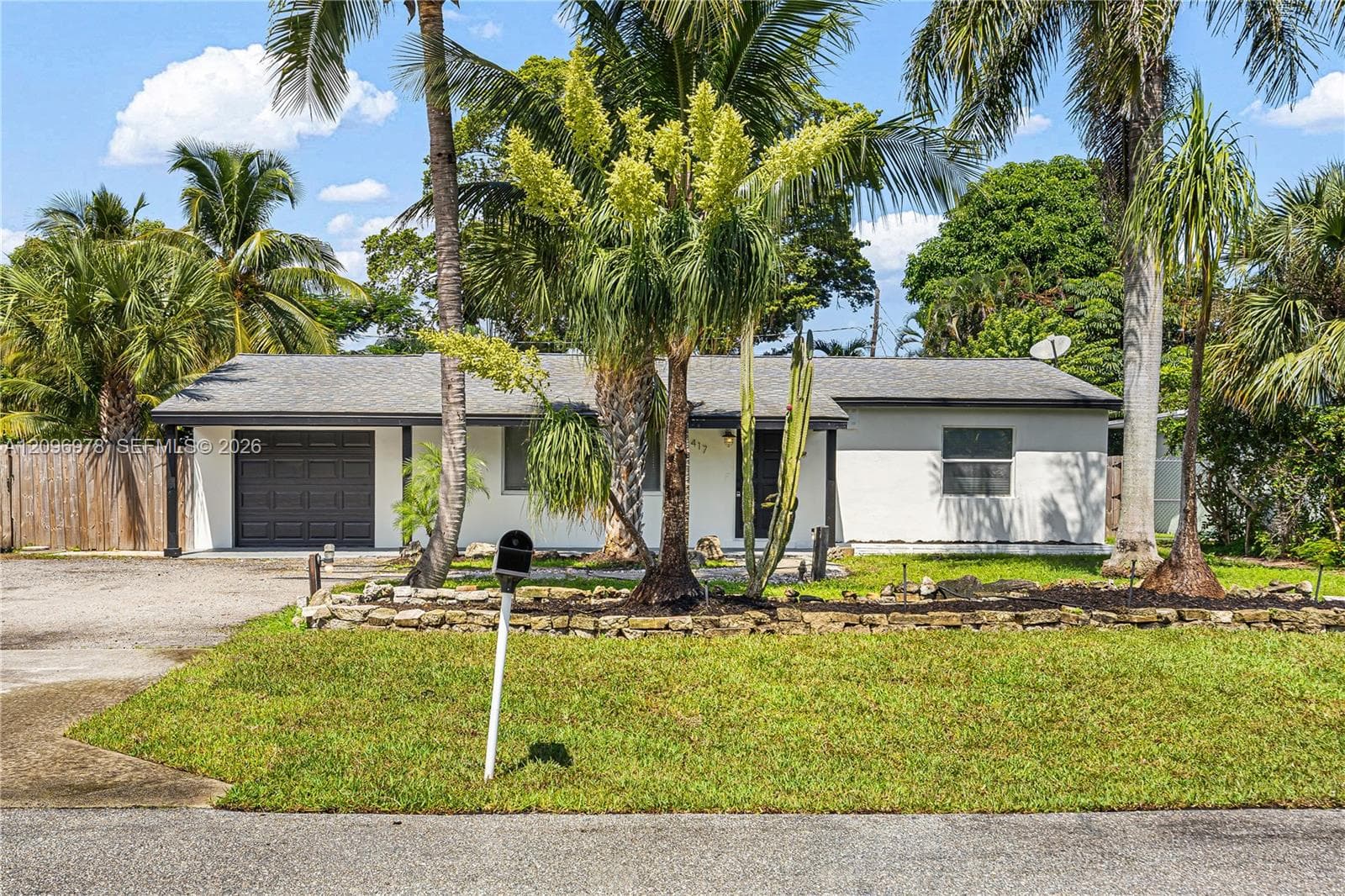 417 SW 1st Ave, Boynton Beach FL 33435 - Boynton Beach, FL - Photo 1