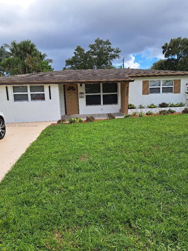 4982 SW 29th Ter, Dania Beach FL 33312 - Dania Beach, FL - Photo 2