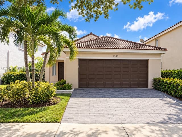 1359 Sabal Trl, Weston FL 33327 - Weston, FL - Photo 2