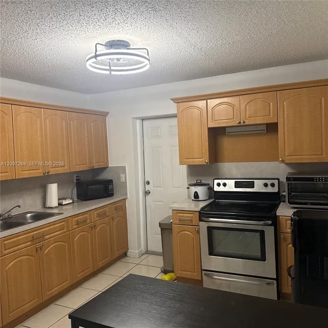 258 E 46th St, Hialeah FL 33013 - Hialeah, FL - Photo 4