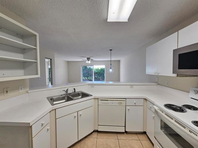 145 Fox Meadow Run, Jupiter FL 33458 - Jupiter, FL - Photo 5