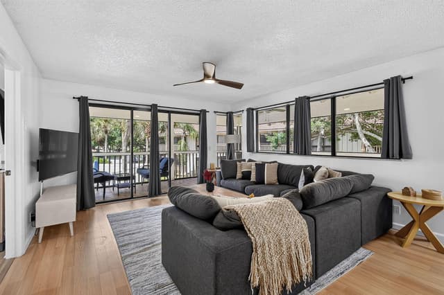 407 BRACKENWOOD Lane S, Palm Beach Gardens FL 33418 - Palm Beach Gardens, FL - Photo 4