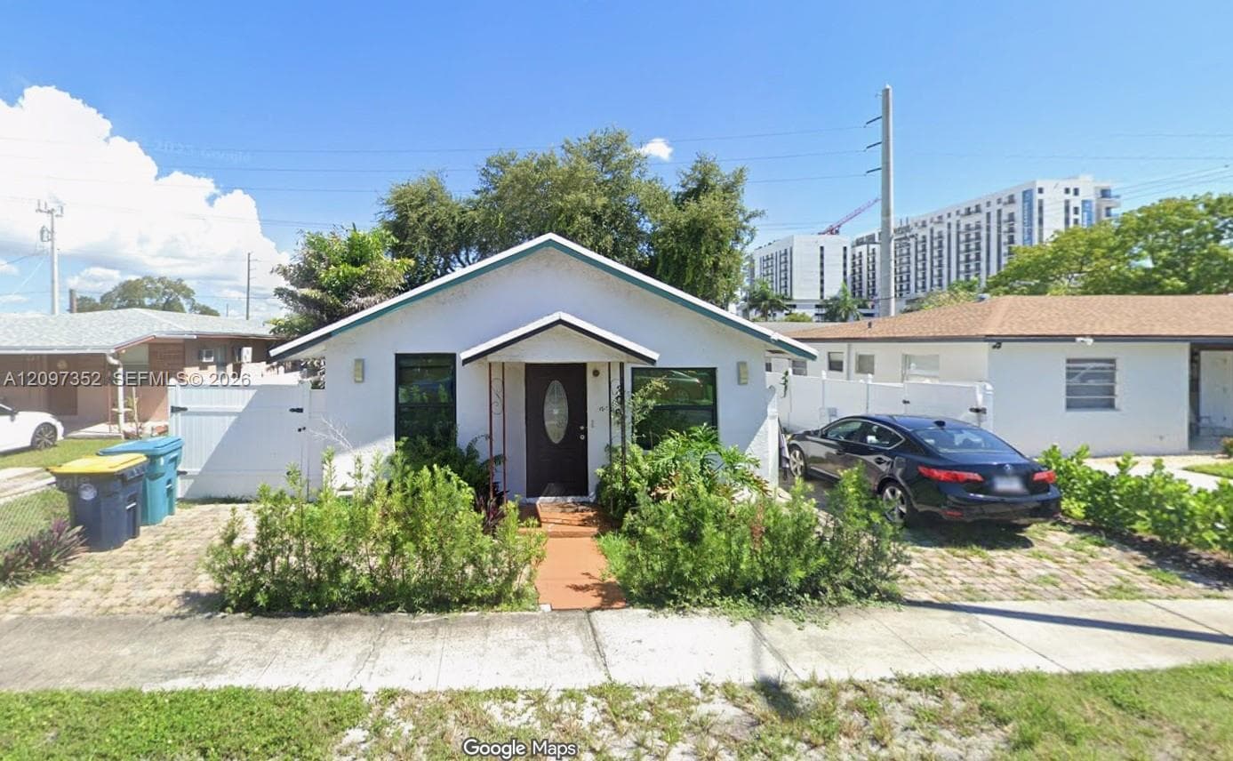 206 SW 2nd Ter, Dania Beach FL 33004