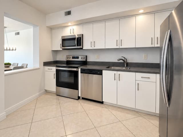 20355 NE 34 Court # 828, Aventura FL 33180 - Aventura, FL - Photo 2
