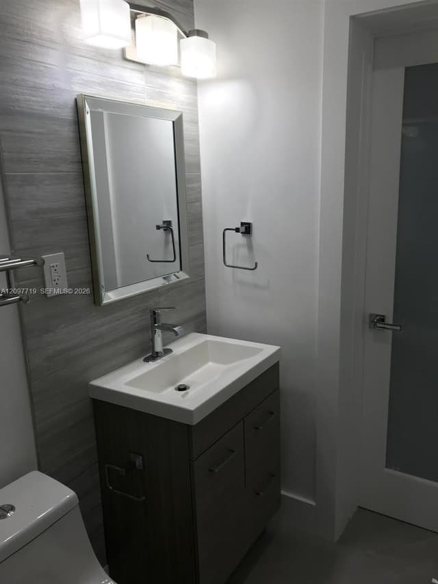 10450 SW 42nd Ter, Miami FL 33165 - Miami, FL - Photo 5