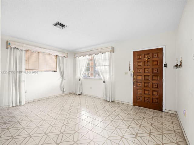 743 E 29th St, Hialeah FL 33013 - Hialeah, FL - Photo 4