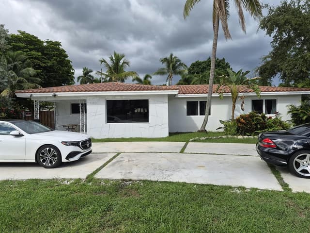 1155 BUCHANAN Street, Hollywood FL 33019 - Hollywood, FL - Photo 2