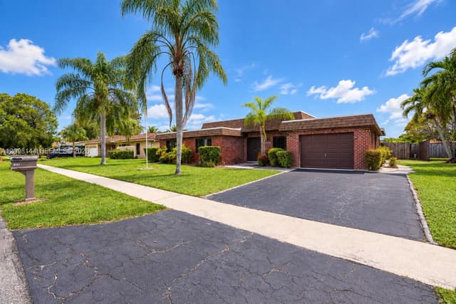 8131 NW 68th Ave, Tamarac FL 33321 - Tamarac, FL - Photo 3