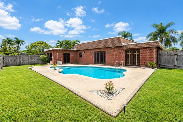 8131 NW 68th Ave, Tamarac FL 33321 - Tamarac, FL - Photo 4
