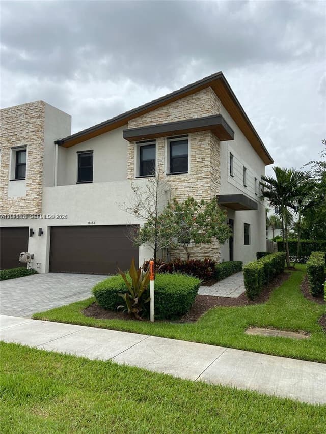 10434 NW 78, Doral FL 33178 - Doral, FL - Photo 3