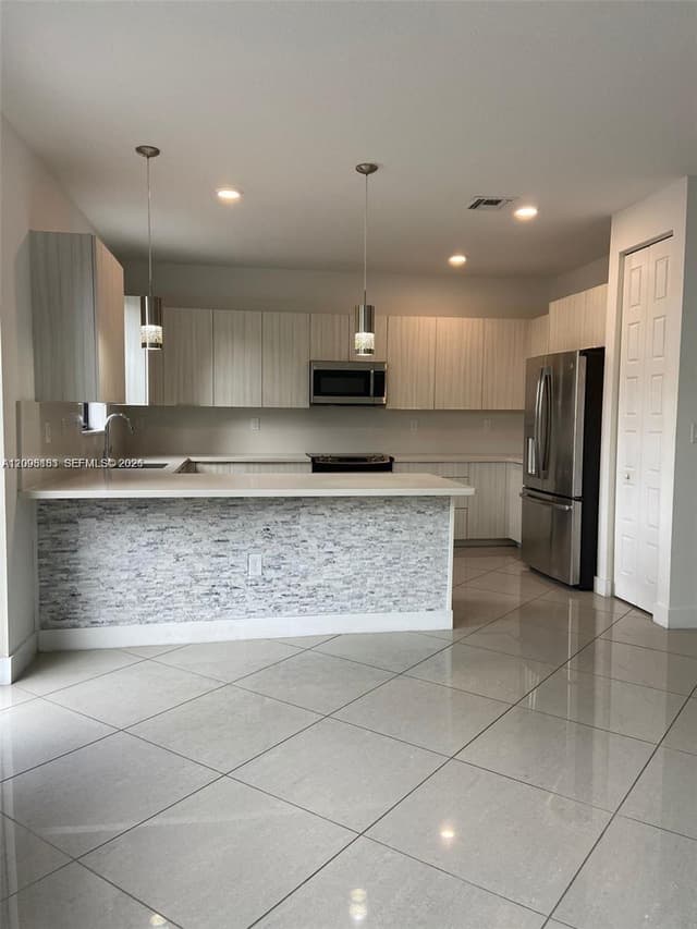 10434 NW 78, Doral FL 33178 - Doral, FL - Photo 5