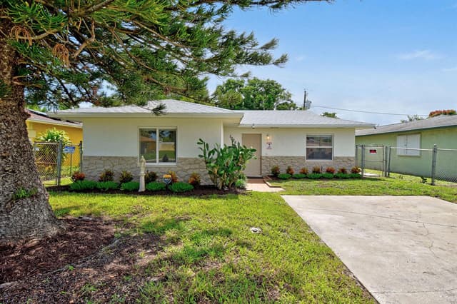 1025 W 7TH Street, Riviera Beach FL 33404 - Riviera Beach, FL - Photo 2