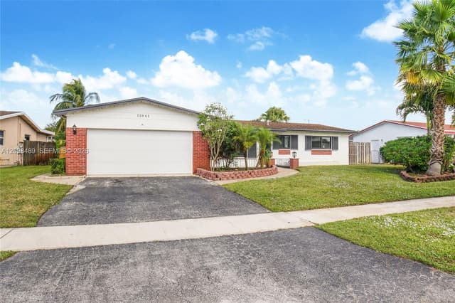 11941 NW 23rd St, Pembroke Pines FL 33026 - Pembroke Pines, FL - Photo 2