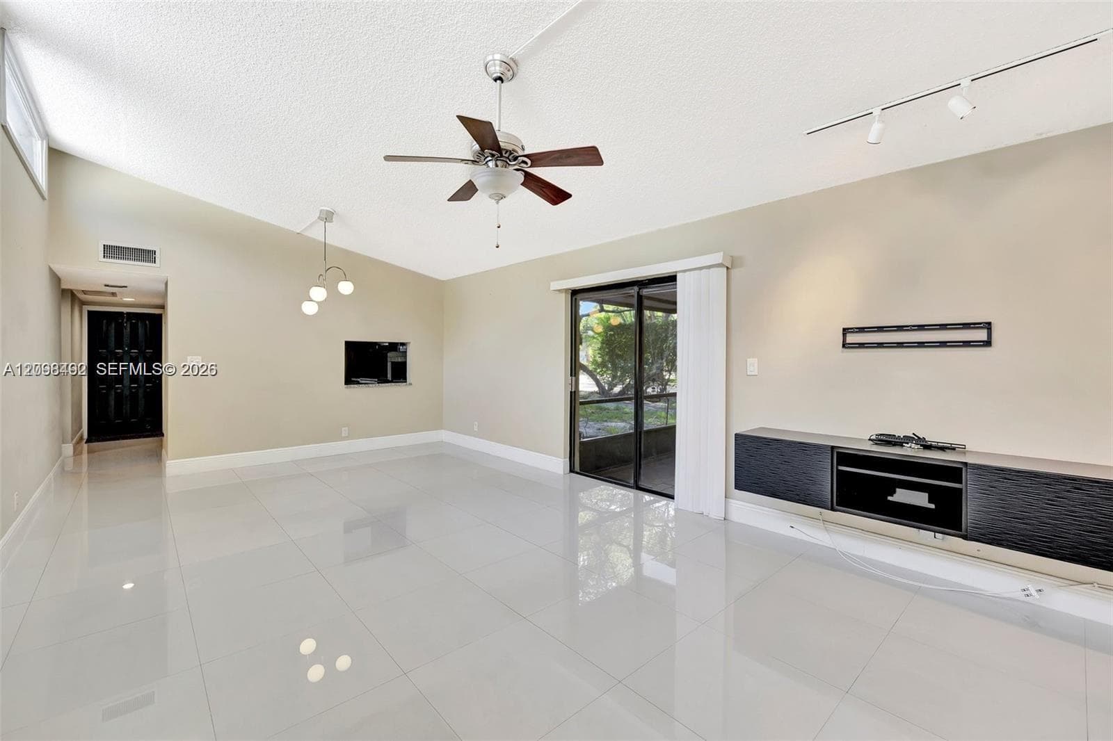 5701 Swordfish Cir, Tamarac FL 33319 - Tamarac, FL - Photo 1