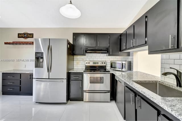 5701 Swordfish Cir, Tamarac FL 33319 - Tamarac, FL - Photo 4