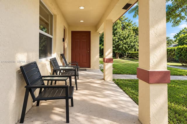 211 NE 35th St, Oakland Park FL 33334 - Oakland Park, FL - Photo 4