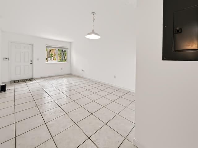 680 NW 79th Terrace, Pembroke Pines FL 33024 - Pembroke Pines, FL - Photo 3