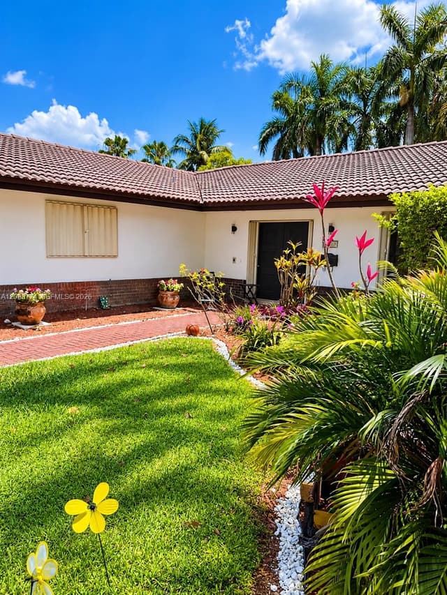 19265 E Saint Andrews Dr, Hialeah FL 33015 - Hialeah, FL - Photo 6
