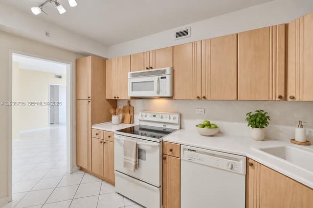 5601 Collins Ave # 620, Miami Beach FL 33140 - Miami Beach, FL - Photo 6