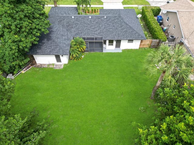 102 Valencia Street, Royal Palm Beach FL 33411 - Royal Palm Beach, FL - Photo 2