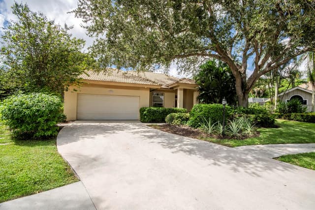 9260 Cypress Hollow Drive, Palm Beach Gardens FL 33418 - Palm Beach Gardens, FL - Photo 4