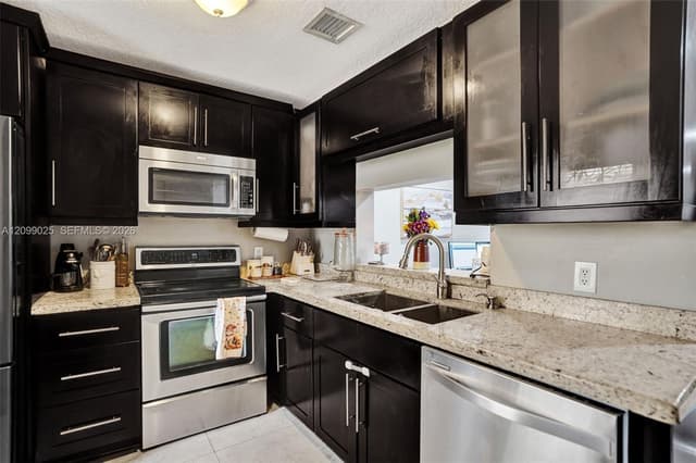 7212 Woodmont Ave, Tamarac FL 33321 - Tamarac, FL - Photo 5