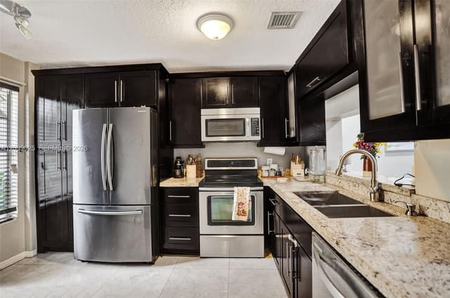 7212 Woodmont Ave, Tamarac FL 33321 - Tamarac, FL - Photo 4