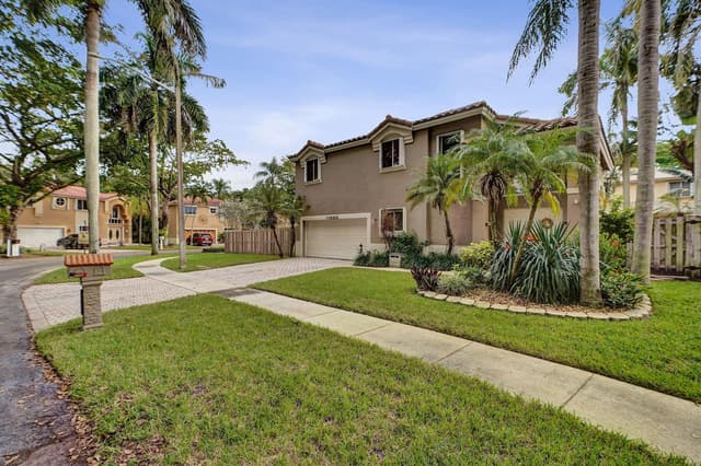 11220 REVEILLE Road, Cooper City FL 33026 - Cooper City, FL - Photo 2