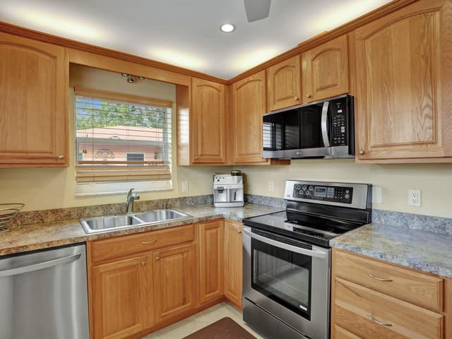 311 FLAMINGO Lane, Delray Beach FL 33445 - Delray Beach, FL - Photo 2