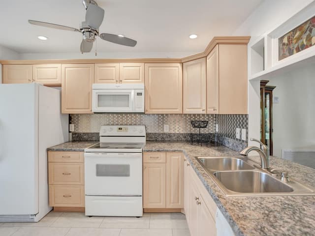 2085 SW 15th Place, Deerfield Beach FL 33442 - Deerfield Beach, FL - Photo 6