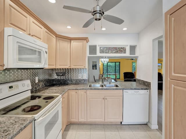2085 SW 15th Place, Deerfield Beach FL 33442 - Deerfield Beach, FL - Photo 7