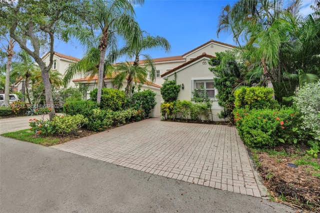 1620 Weeping Willow Way, Hollywood FL 33019 - Hollywood, FL - Photo 5