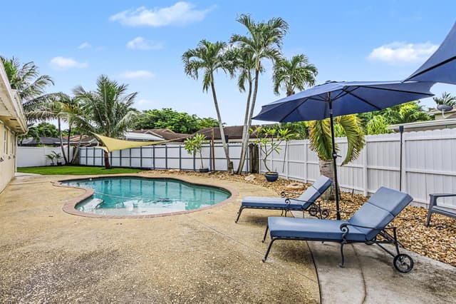 10150 NW 22ND Court, Pembroke Pines FL 33026 - Pembroke Pines, FL - Photo 2