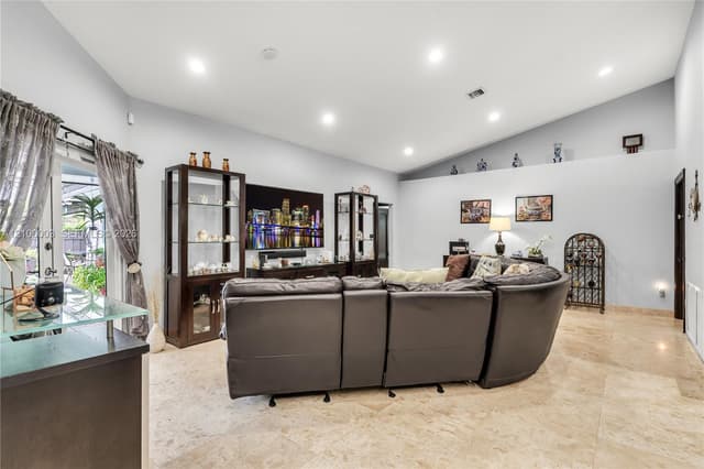 16583 NW 83rd Pl, Miami Lakes FL 33016 - Miami Lakes, FL - Photo 7