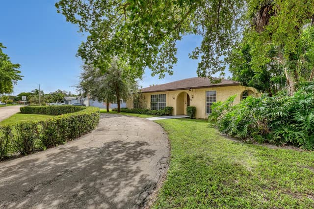 110 MEADOWLARK Drive, Royal Palm Beach FL 33411 - Royal Palm Beach, FL - Photo 4