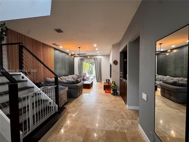 876 W Spinnaker Dr W, Hollywood FL 33019 - Hollywood, FL - Photo 3