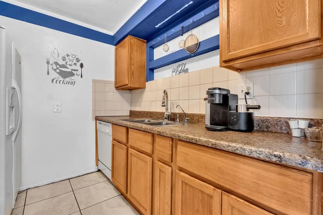 6872 NW 26TH Court, Sunrise FL 33313 - Sunrise, FL - Photo 6