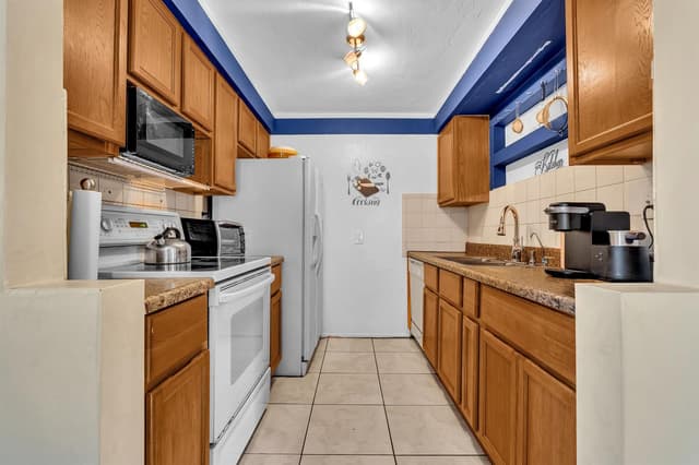 6872 NW 26TH Court, Sunrise FL 33313 - Sunrise, FL - Photo 5