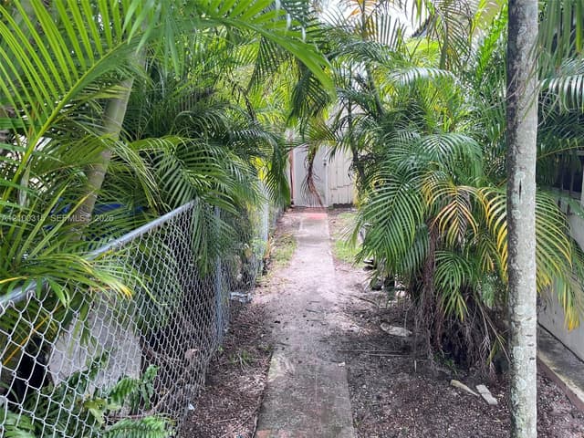 3630 NW 18th Ter, Miami FL 33125 - Miami, FL - Photo 5