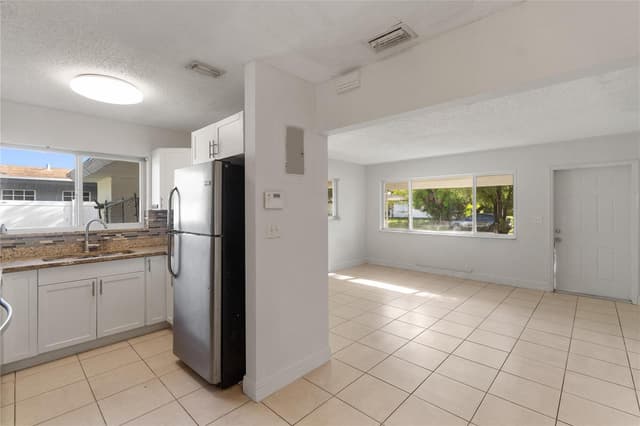 2001 NW 14TH Avenue, Fort Lauderdale FL 33311 - Fort Lauderdale, FL - Photo 4