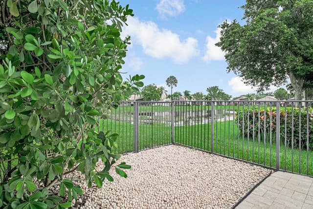 7546 Pebble Shores Terrace, Lake Worth FL 33467 - Lake Worth, FL - Photo 3