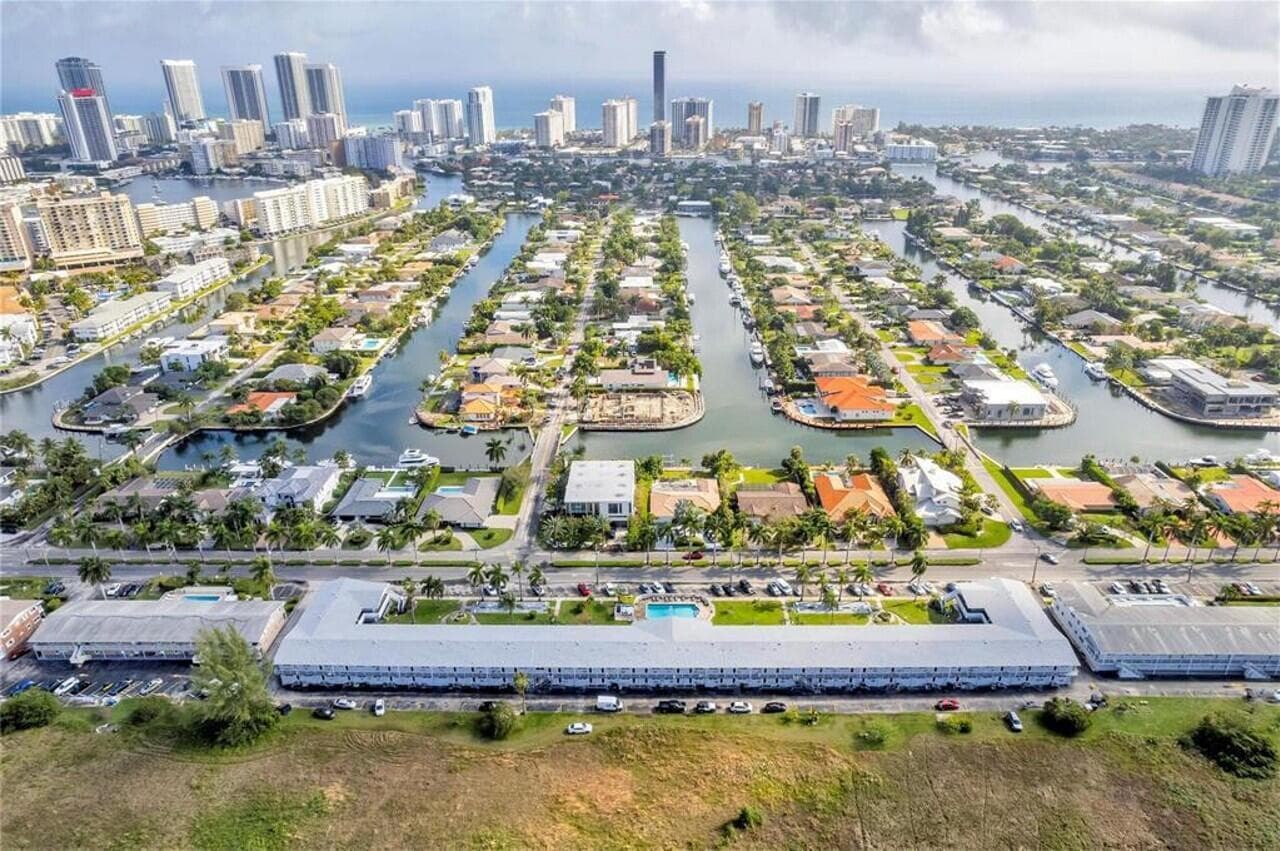 600 LAYNE Boulevard # 211, Hallandale Beach FL 33009 - Hallandale Beach, FL - Photo 1
