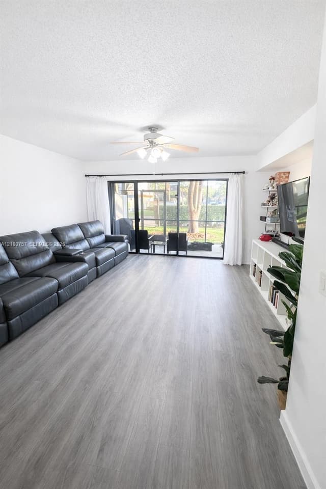 4321 SW 70th Ter, Davie FL 33314 - Davie, FL - Photo 5